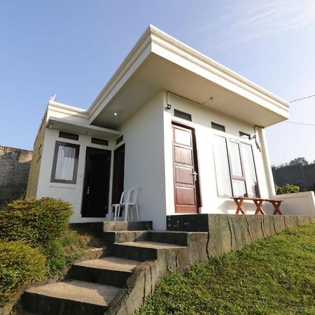 Lembur Incu Syariah Villa & Resto Lembang Exteriör bild
