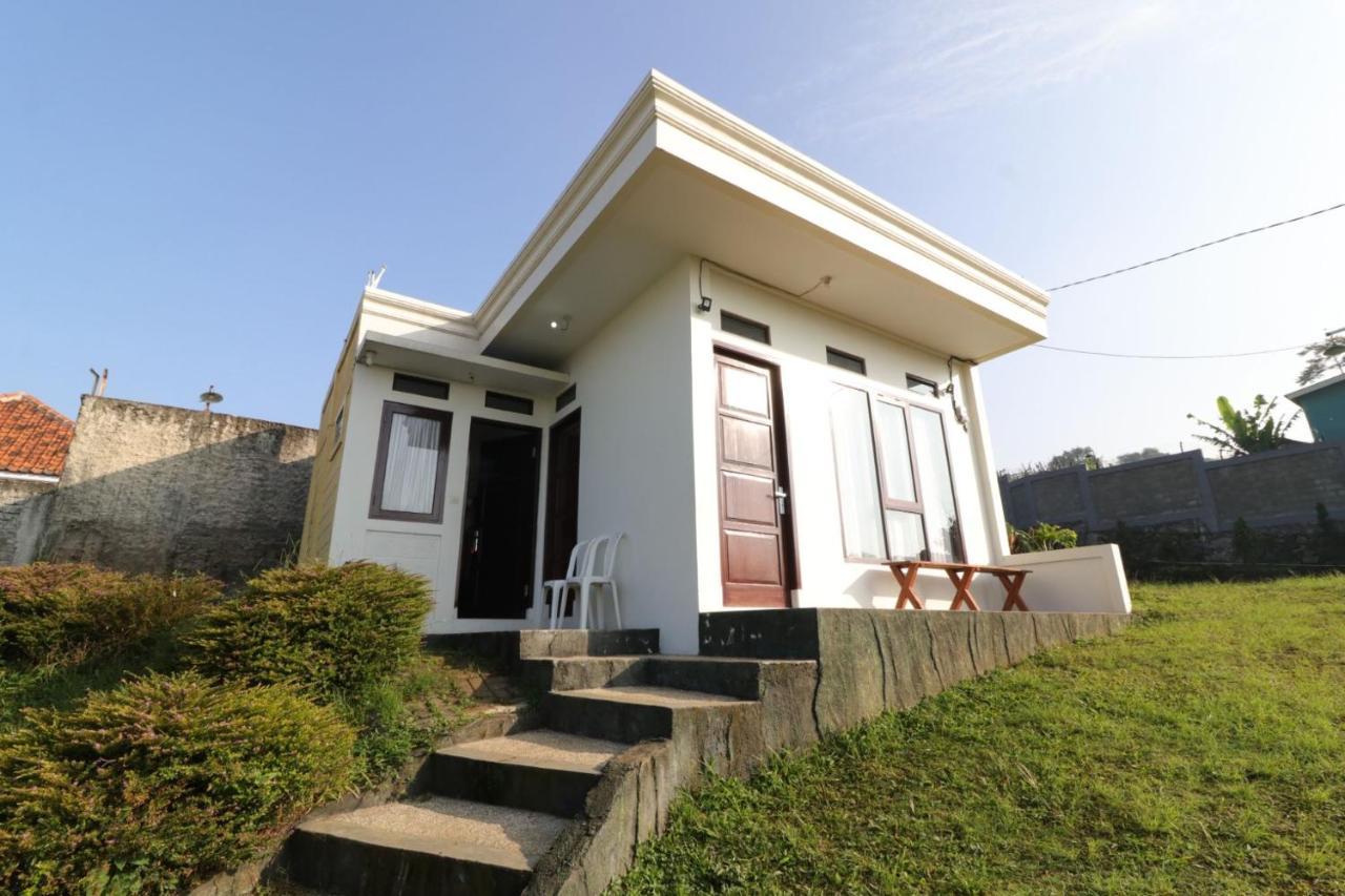 Lembur Incu Syariah Villa & Resto Lembang Exteriör bild