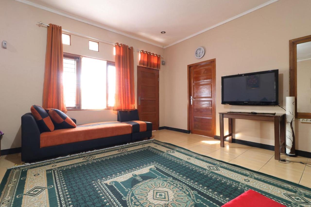Lembur Incu Syariah Villa & Resto Lembang Exteriör bild