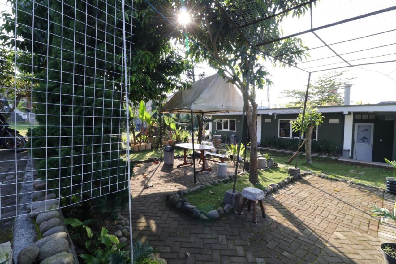 Lembur Incu Syariah Villa & Resto Lembang Exteriör bild