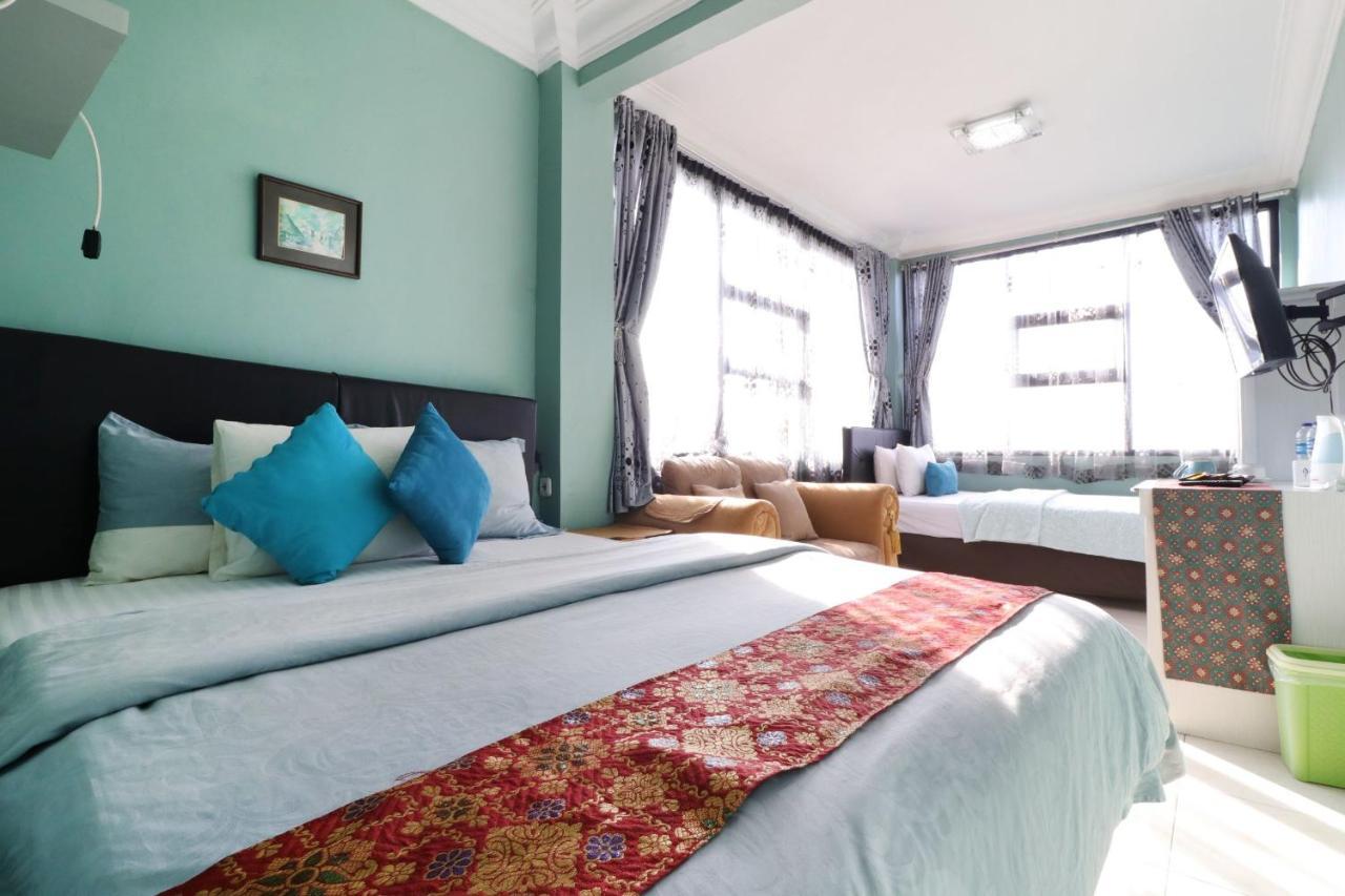 Lembur Incu Syariah Villa & Resto Lembang Exteriör bild