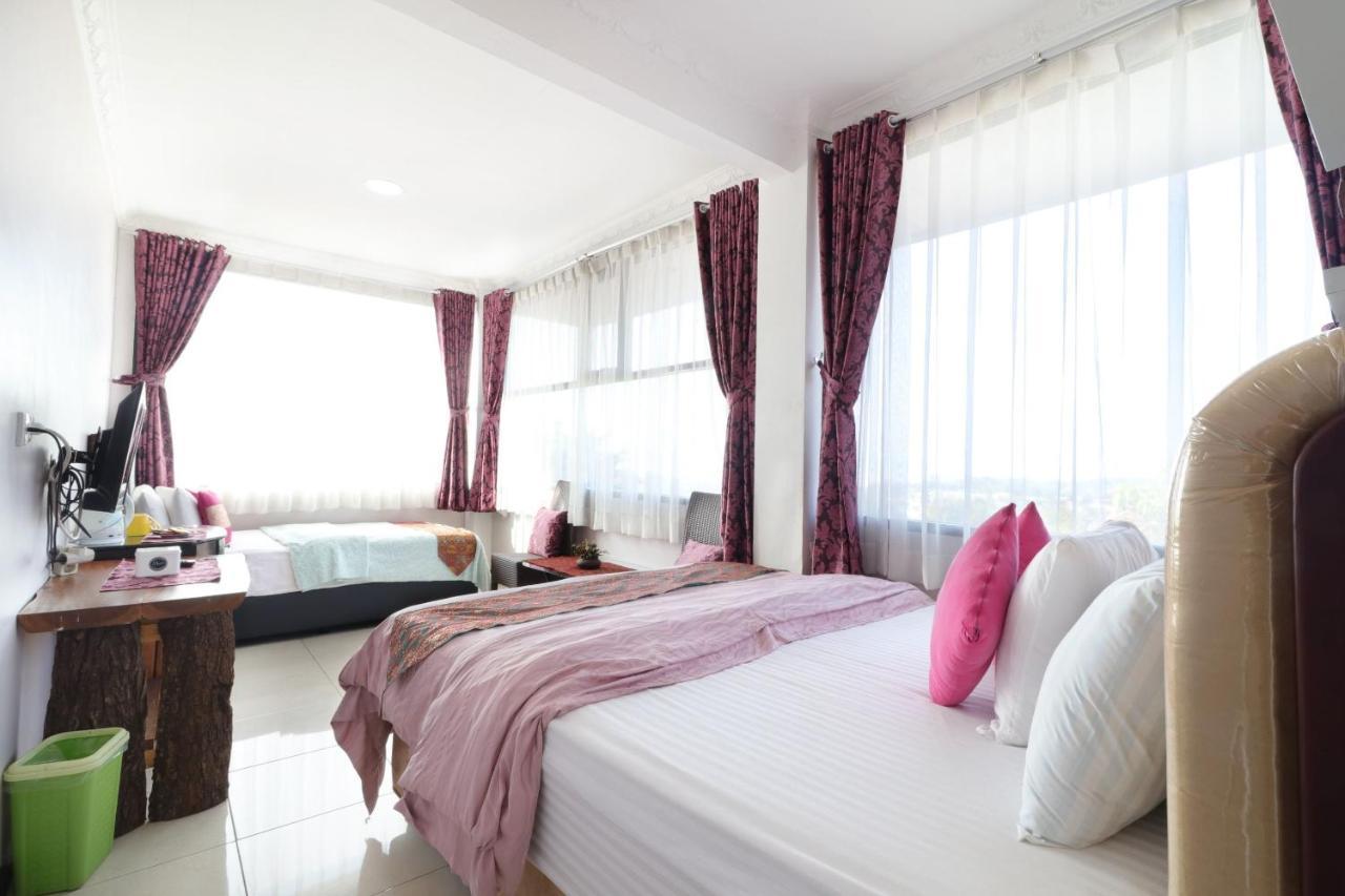 Lembur Incu Syariah Villa & Resto Lembang Exteriör bild