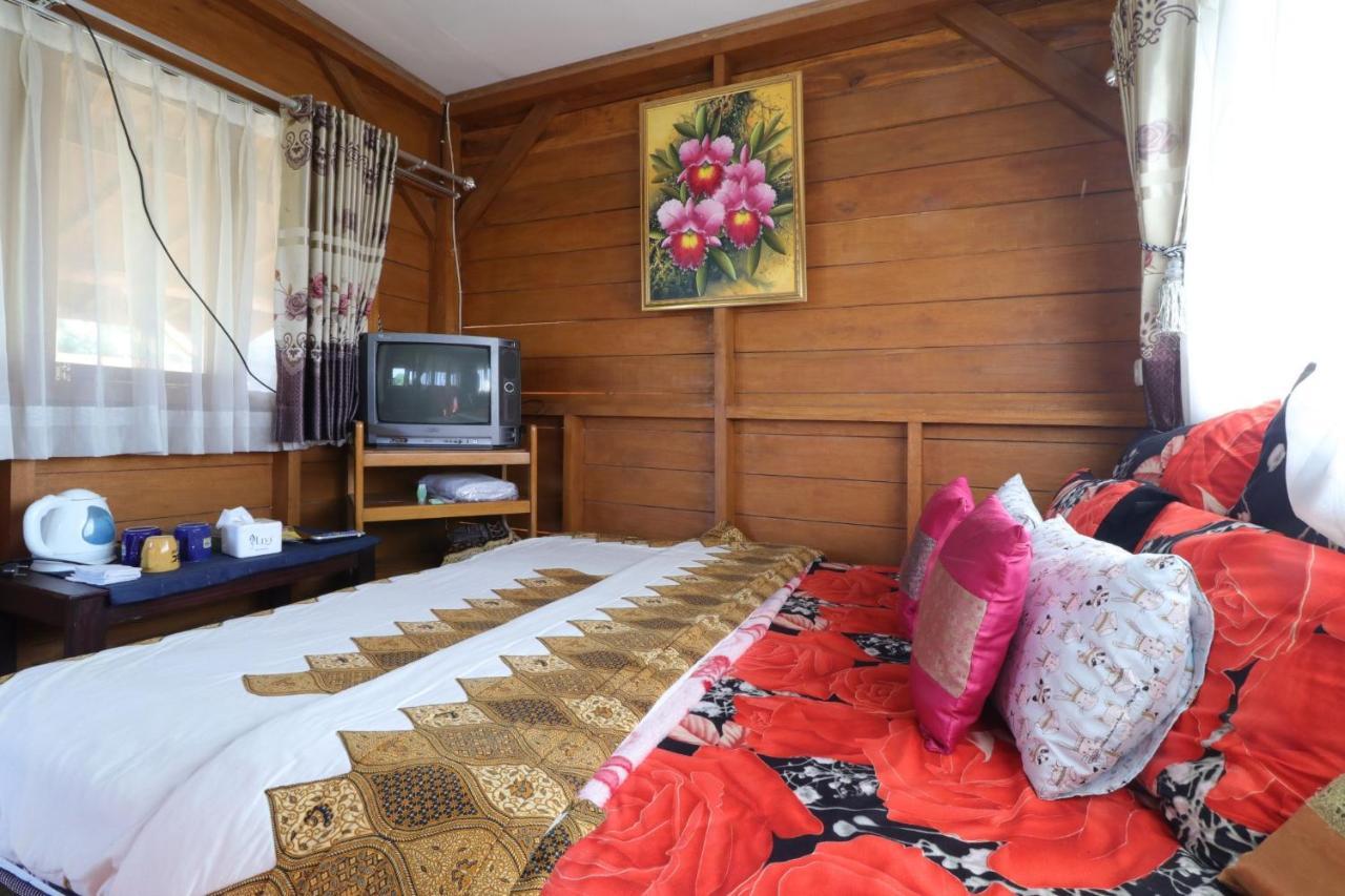 Lembur Incu Syariah Villa & Resto Lembang Exteriör bild