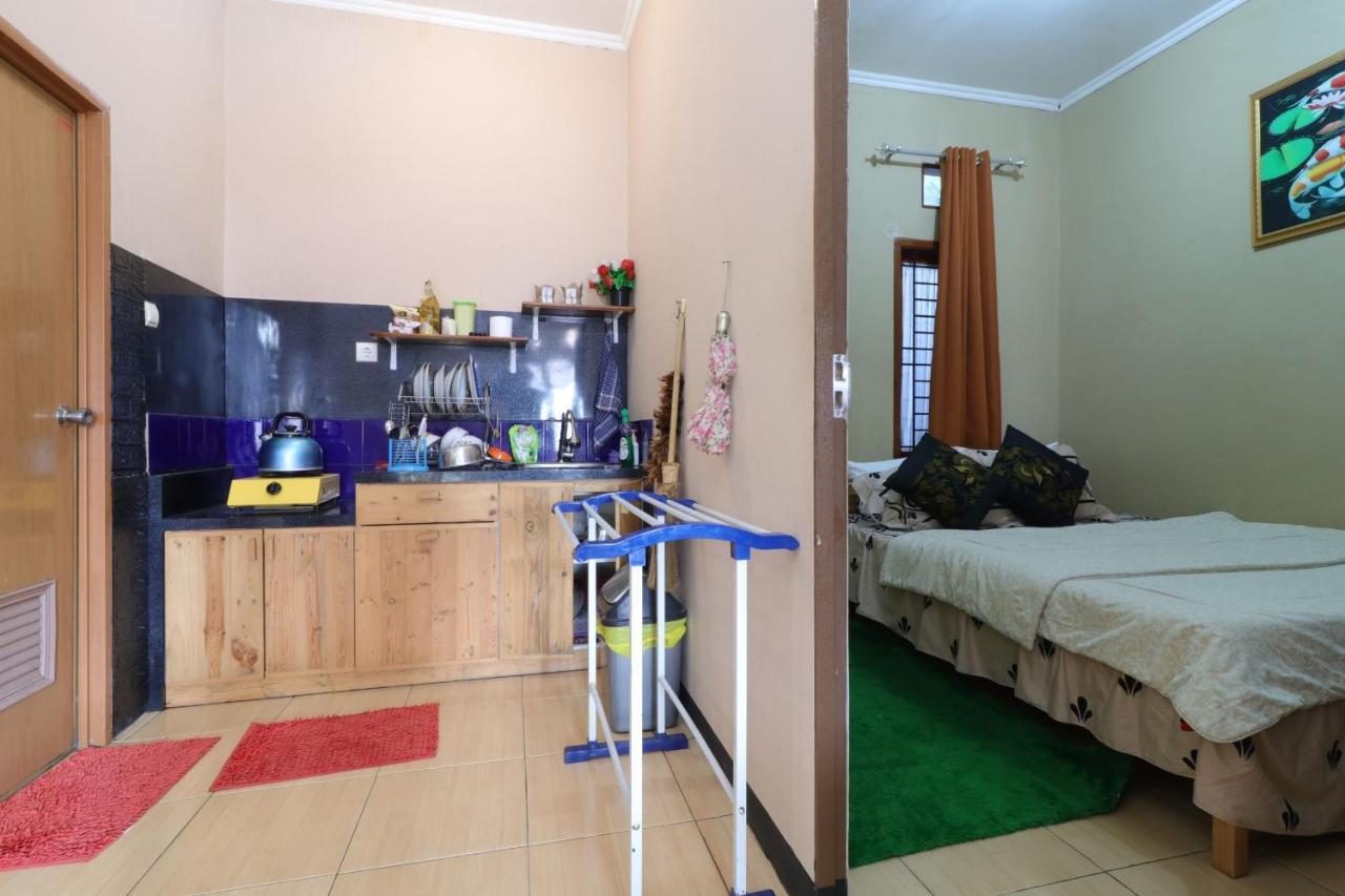 Lembur Incu Syariah Villa & Resto Lembang Exteriör bild