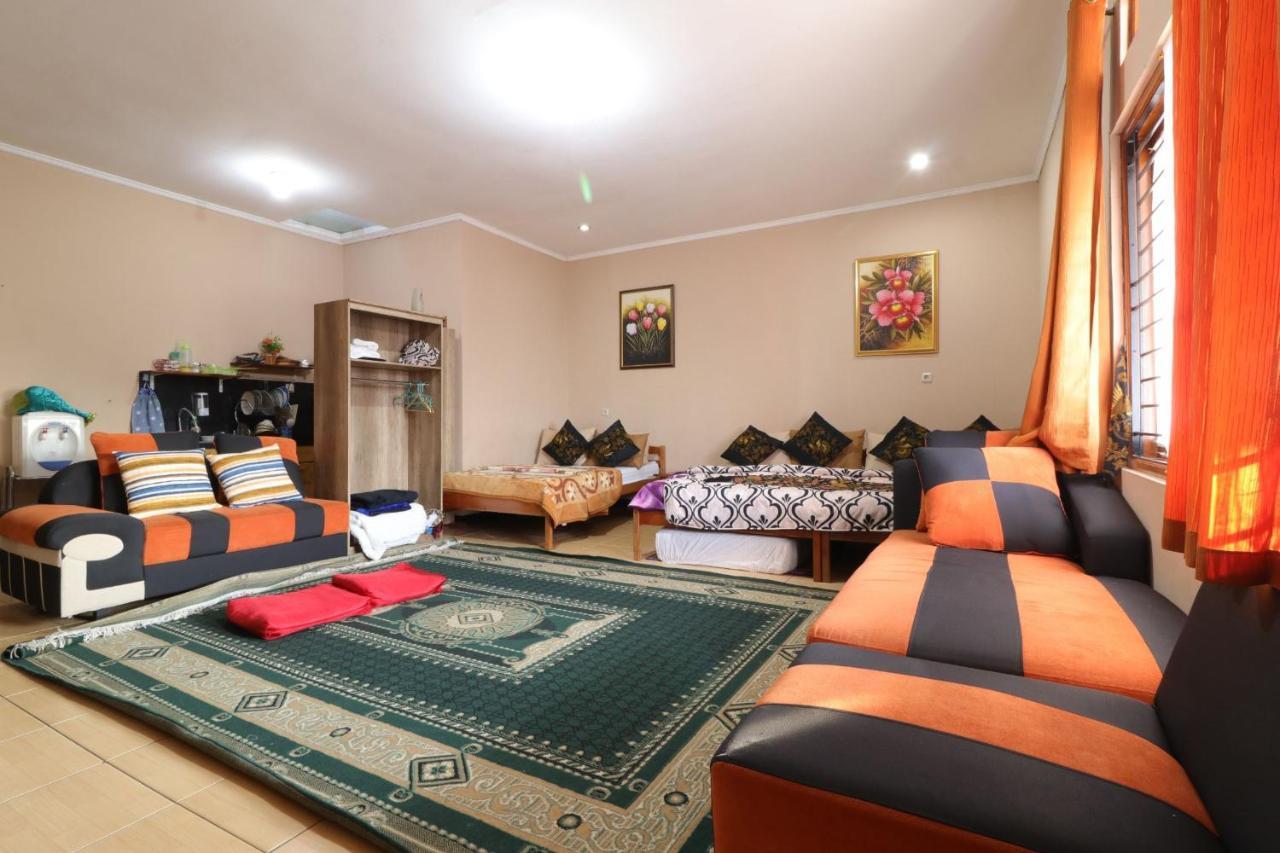 Lembur Incu Syariah Villa & Resto Lembang Exteriör bild