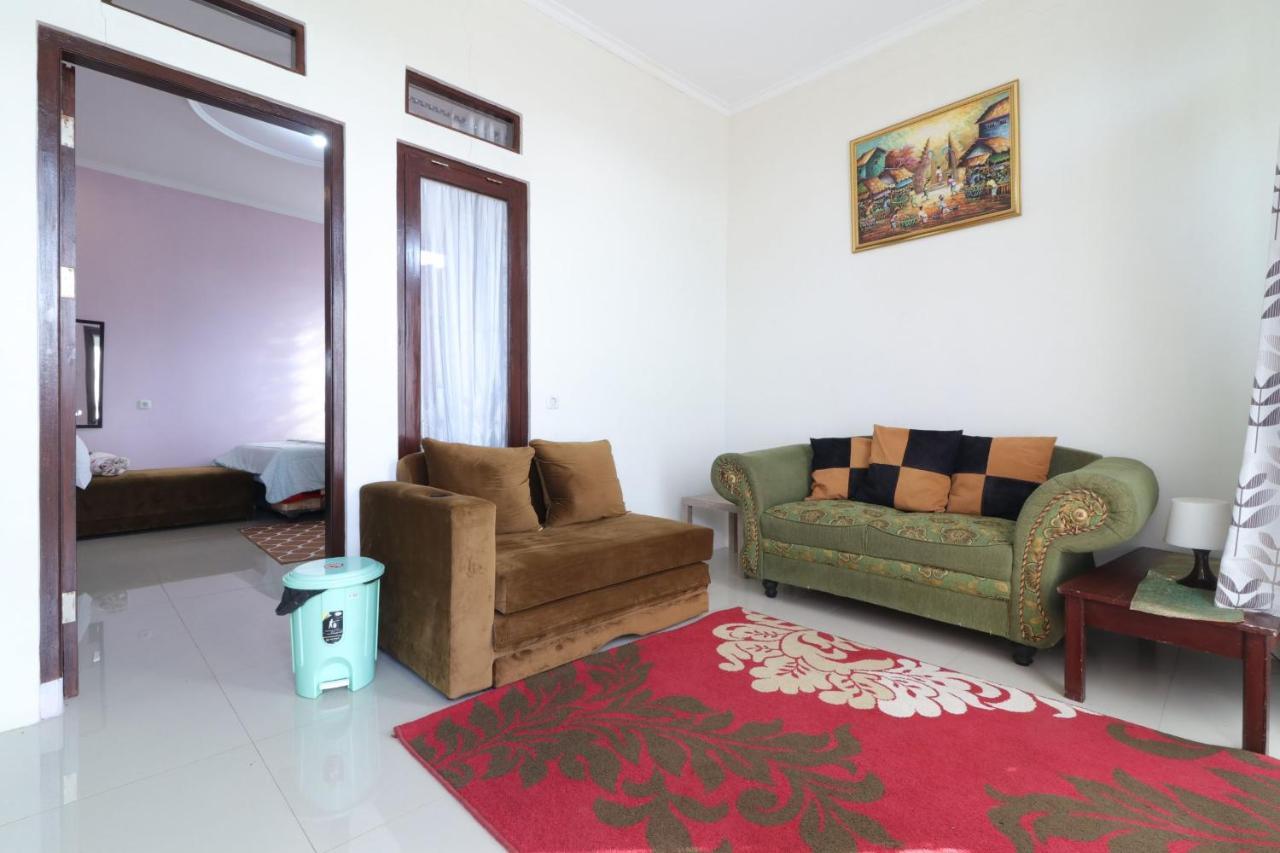 Lembur Incu Syariah Villa & Resto Lembang Exteriör bild