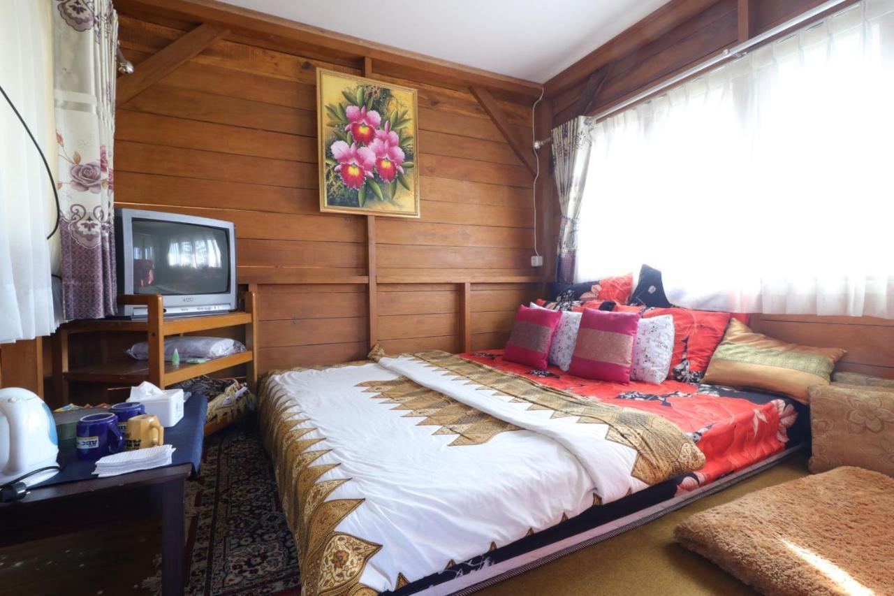 Lembur Incu Syariah Villa & Resto Lembang Exteriör bild