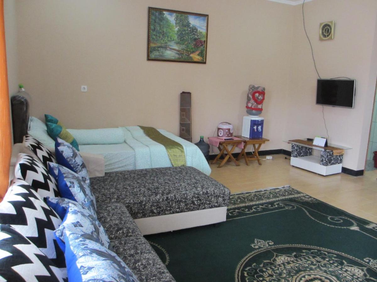 Lembur Incu Syariah Villa & Resto Lembang Exteriör bild